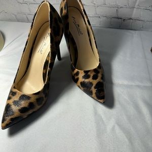 Leopard print pumps